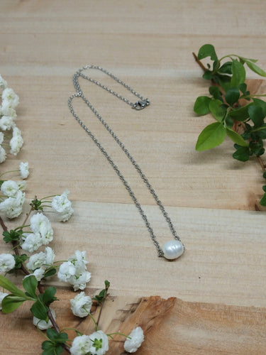 Minimalist Pearl Necklace